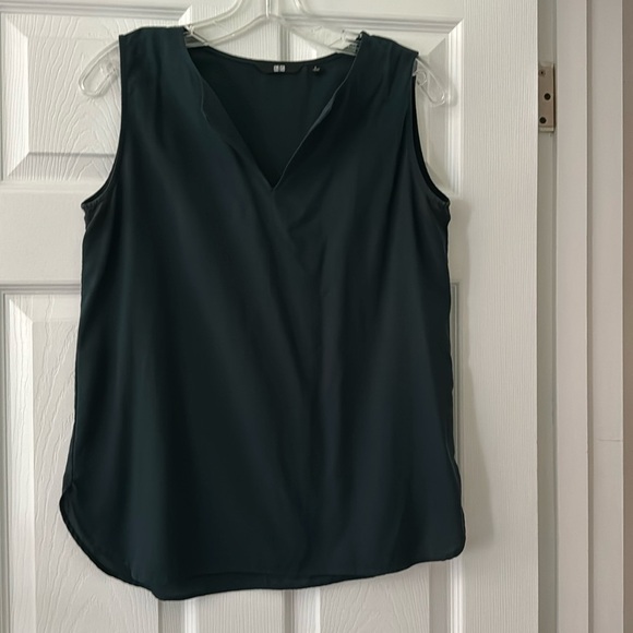 dark green small uniqlo tank top - Picture 1 of 2